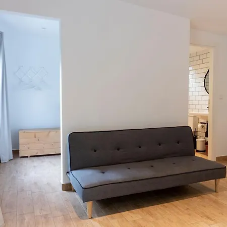 Апартаменты Gkaras & *