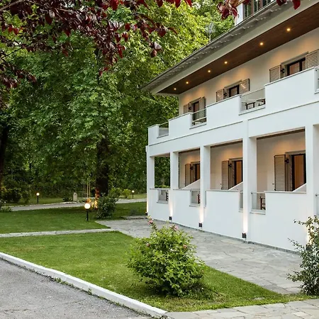 Apartment Gkaras & *