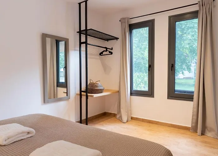 Gkaras & * Leptokarya (Pieria)