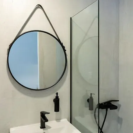 Gkaras & 乐托卡亚